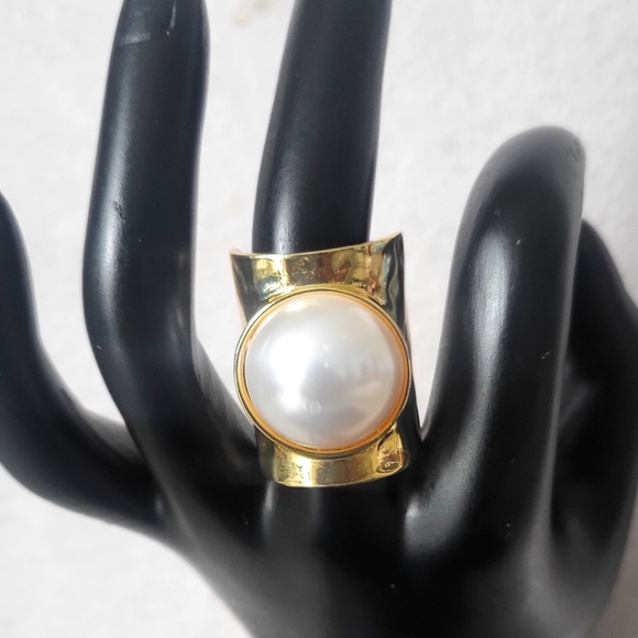 Jewelry - Chunky Gold or Silver faux Pearl Ring